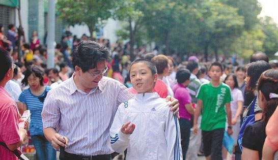 昆明“小升初”成竞技场 学生越学越难越学越早