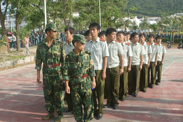 大一新生和军训教官从相知相恋到7年后相伴