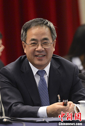 地方要员两会上回应热点话题 直言不讳凸显决心
