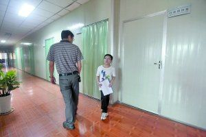 重医大本科生身高1米3 17次求职碰壁