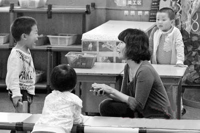 虐童事件背后的幼师困境：压力大造成人才流失