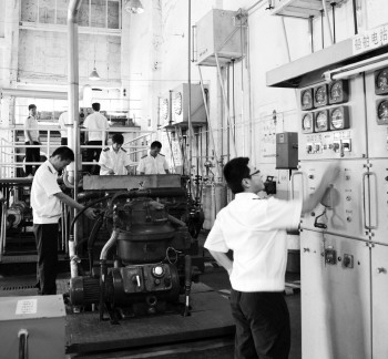 关注大学生回炉学技工现象 比起面子工作更重要