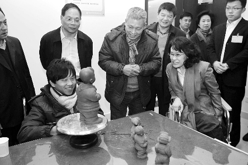 残疾大学生公务员笔试名列前茅5次面试“垫底”