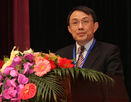 江苏省教育厅厅长、全国人大代表沈健发表演讲