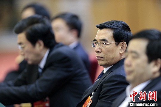 地方要员两会上回应热点话题 直言不讳凸显决心