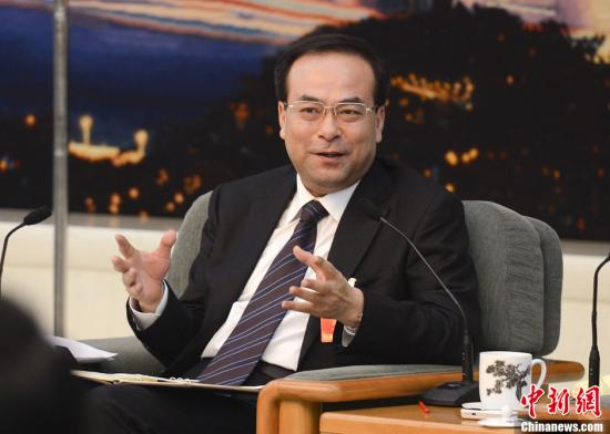 地方要员两会上回应热点话题 直言不讳凸显决心