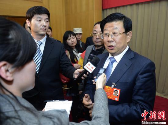 地方要员两会上回应热点话题 直言不讳凸显决心