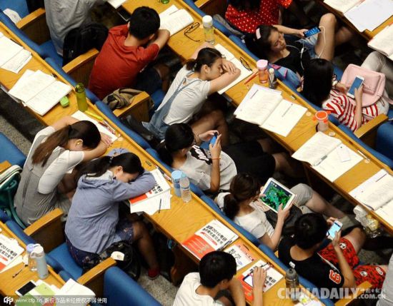 3500人的考研课 消耗近三千盒饭30桶水