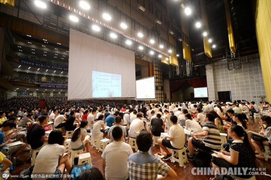 3500人的考研课 消耗近三千盒饭30桶水