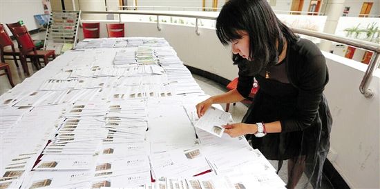 一位新生写给父母的明信片。